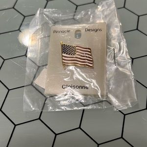 AMERICAN FLAG PIN